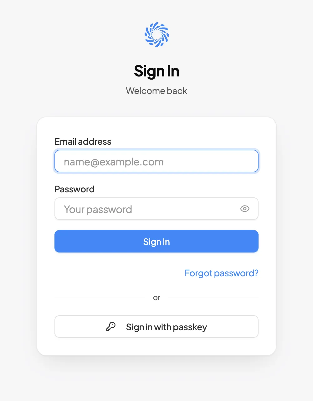 Der Intra-AI-Anmeldebildschirm mit E-Mail, Passwort sowie optionaler SSO- oder Passkey-Anmeldung
